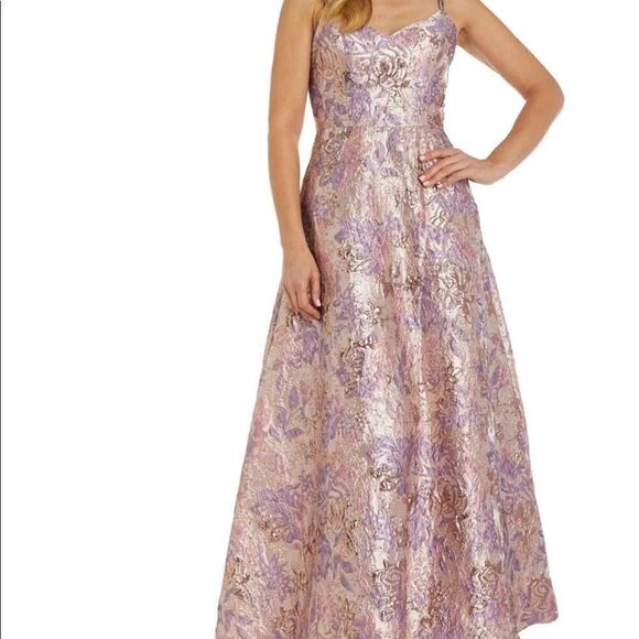 NIGHT‎ WAY METALLIC NWT FORMAL GOWN SIZE 8 - Picture 1 of 11